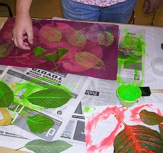 printing with dye-dipped leaves on fabric